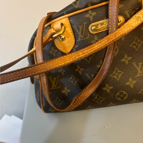 Authentic vintage Louis Vuitton shoulder purse. - Picture 2 of 6